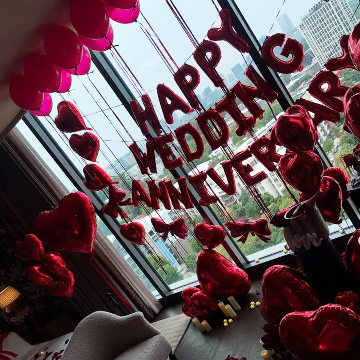 Red birthday balloon set with bow, love heart, aluminum foil balloon, simulated petals for birthdays and Valentine's Day